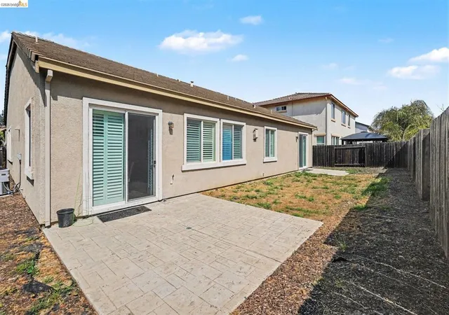Photo 3 of Single family home for sale at 161 Monet Dr, Oakley, CA 94561 | MLS# 41150100 | Listing updated on 2026-10-09