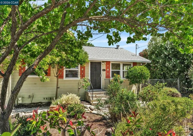 Photo 2 of Single family home for sale at 2072 Chalomar Rd, Concord, CA 94518 | MLS# 41150102 | Listing updated on 2026-10-09