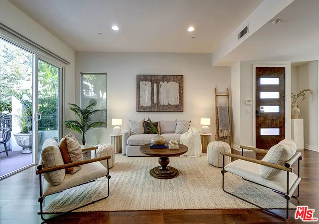 Listing Photo 5 - Condo for sale in building located at 2512 28Th St, Santa Monica, CA 90405 - Unit #110