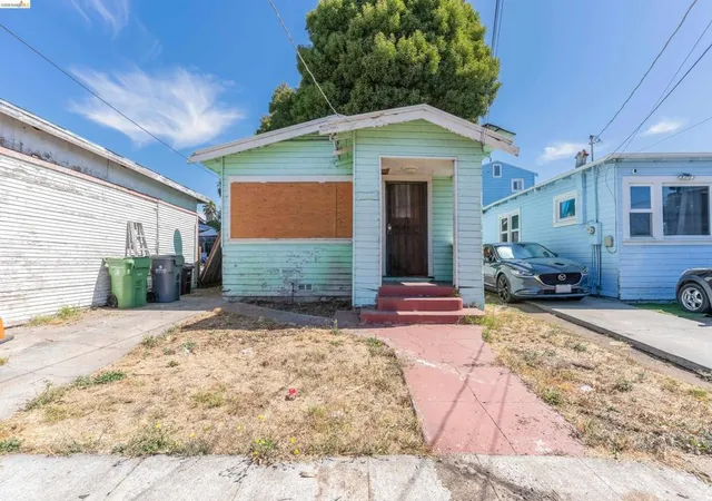 Photo 2 of Single family home for sale at 7014 Holly St, Oakland, CA 94621 | MLS# 41150104 | Listing updated on 2026-10-09