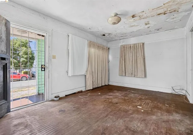 Photo 3 of Single family home for sale at 7014 Holly St, Oakland, CA 94621 | MLS# 41150104 | Listing updated on 2026-10-09