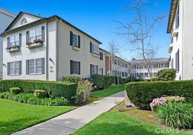 Photo 1 of Condo for sale at 515 San Vicente #D, Santa Monica, CA 90402 | MLS# SR26214829 | Listing updated on 2026-10-03