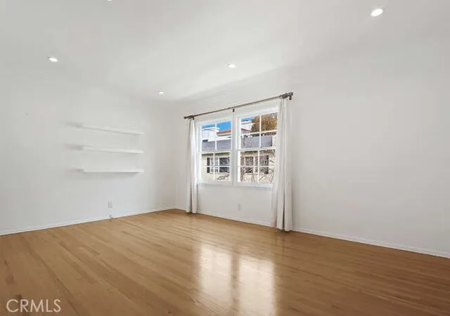 Listing Photo 5 - Condo for sale in building located at 515 San Vicente, Santa Monica, CA 90402 - Unit #D