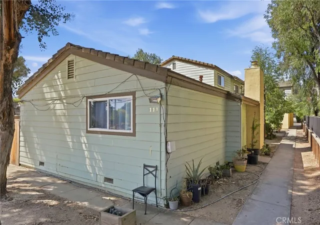 Photo 3 of Multi family home for sale at 111 Oak, Paso Robles, CA 93446 | MLS# SC26210944 | Listing updated on 2026-10-11