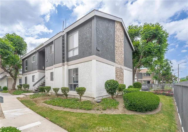 Photo 3 of Condo for sale at 2803 S Fairview #C, Santa Ana, CA 92704 | MLS# OC26213747 | Listing updated on 2026-10-09