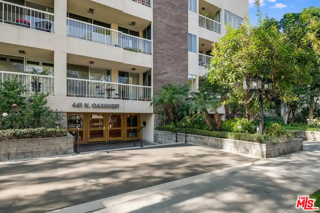 Listing Photo 1 - Condo for sale in 441 N Oakhurst Dr located at 441 N Oakhurst Dr, Beverly Hills, CA 90210 - Unit #304
