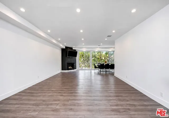 Photo 2 of Condo for sale at 441 N Oakhurst Dr #304, Beverly Hills, CA 90210 | MLS# 26995403 | Listing updated on 2026-10-10