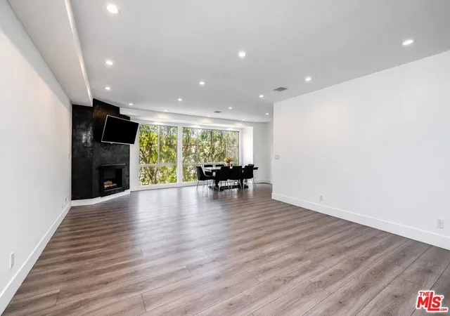 Photo 3 of Condo for sale at 441 N Oakhurst Dr #304, Beverly Hills, CA 90210 | MLS# 26995403 | Listing updated on 2026-10-10