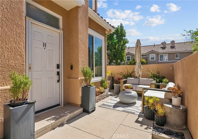 Listing Photo 1 - Condo for sale in building located at 25735 Perlman Pl, Stevenson Ranch, CA 91381 - Unit #H