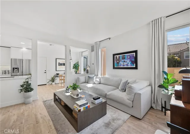 Listing Photo 5 - Condo for sale in building located at 25735 Perlman Pl, Stevenson Ranch, CA 91381 - Unit #H
