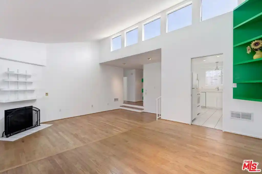 Photo 1 of Condo for sale at 951 16th Street #3, Santa Monica, CA 90403 | MLS# 26995581 | Listing updated on 2026-10-23