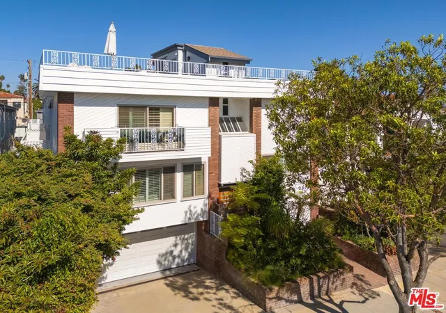 Photo 2 of Condo for sale at 951 16th Street #3, Santa Monica, CA 90403 | MLS# 26995581 | Listing updated on 2026-10-08