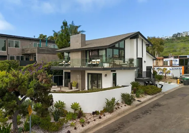Photo 1 of Single family home for sale at 2568 Bonita Way, Laguna Beach, CA 92651 | MLS# 260024040SD | Listing updated on 2026-10-02