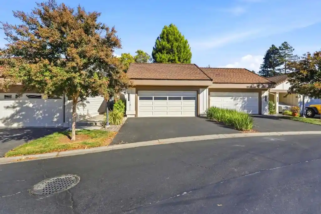 Listing Photo 2 - Condo for sale in 6082 Montgomery Ct located at 6082 Montgomery Ct, San Jose, CA 95135 - Unit 6082 Montgomery Ct
