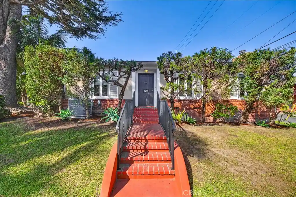 Photo 1 of Single family home for sale at 345 Park Ave, Long Beach, CA 90814 | MLS# OC26212101 | Listing updated on 2026-10-17