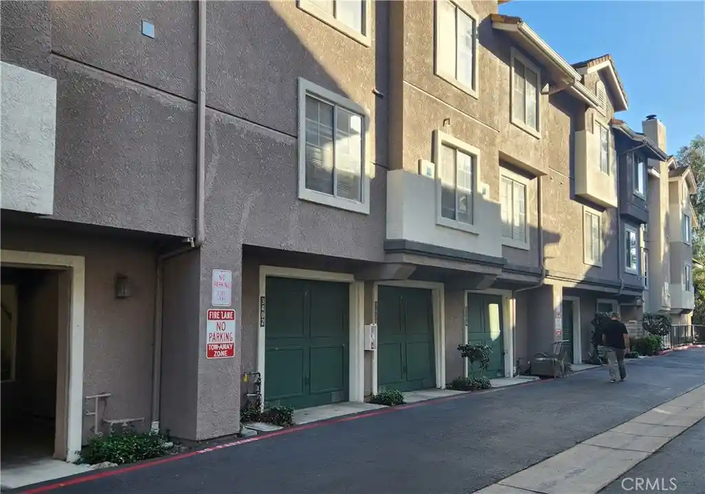 Condo for sale at 3402 Holly Grv, Westlake Village, CA 91362 | MLS# SR26215034