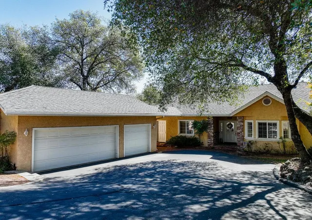 Photo 3 of Single family home for sale at 13814 Lake Wildwood Dr, Penn Valley, CA 95946 | MLS# ML82063410 | Listing updated on 2026-10-06