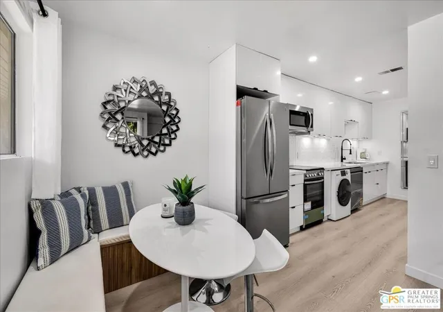 Listing Photo 4 - Condo for sale in building located at 2875 N Los Felices Rd, Palm Springs, CA 92262 - Unit #217