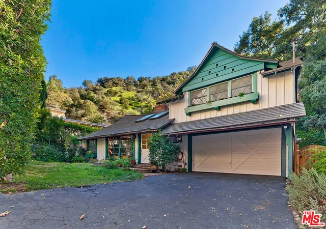 Photo 1 of Single family home for sale at 9816 Easton Dr, Beverly Hills, CA 90210 | MLS# 26995603 | Listing updated on 2026-10-09