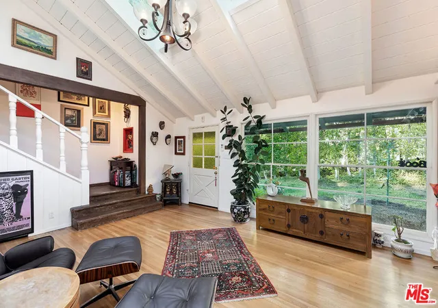 Photo 2 of Single family home for sale at 9816 Easton Dr, Beverly Hills, CA 90210 | MLS# 26995603 | Listing updated on 2026-10-09