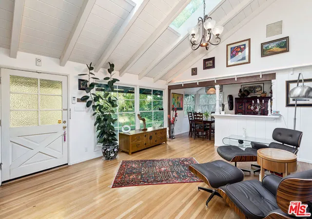 Photo 3 of Single family home for sale at 9816 Easton Dr, Beverly Hills, CA 90210 | MLS# 26995603 | Listing updated on 2026-10-09