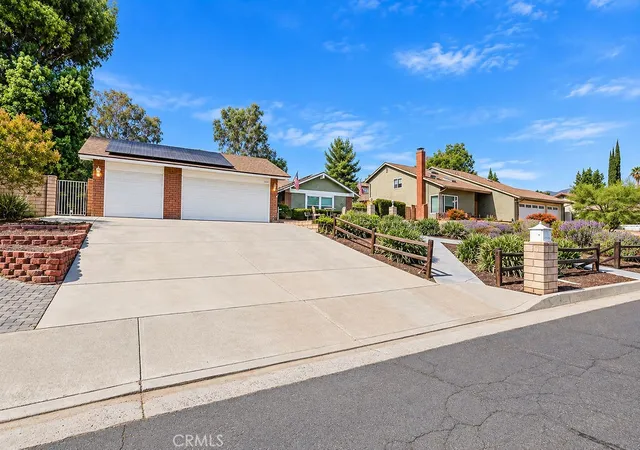 Photo 3 of Single family home for sale at 31831 Saint Pierre Ln, Lake Elsinore, CA 92530 | MLS# IG26212173 | Listing updated on 2026-10-04