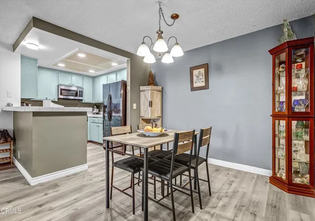 Listing Photo 4 - Condo for sale in building located at 15511 Sherman Wy, Van Nuys, CA 91406 - Unit #32