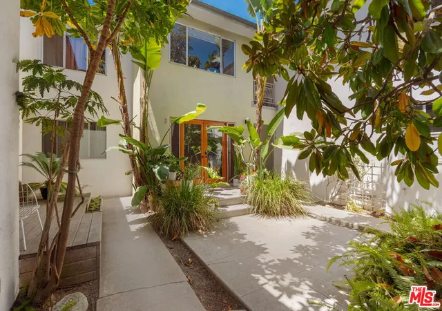 Photo 3 of Condo for sale at 827 Bay St #5, Santa Monica, CA 90405 | MLS# 26994661 | Listing updated on 2026-10-10