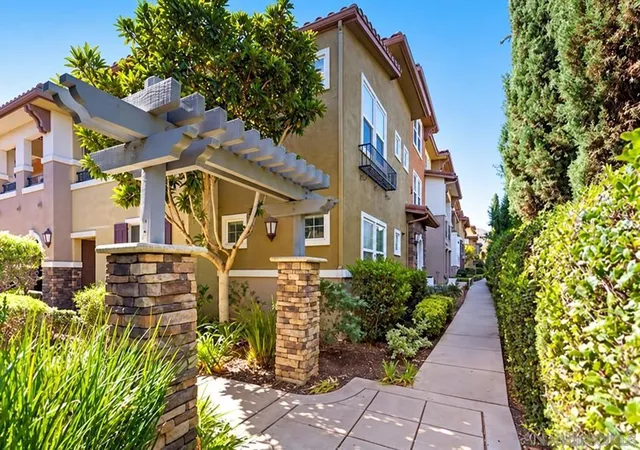 Photo 3 of Townhouse for sale at 52 Via Sovana, Santee, CA 92071 | MLS# 260024075SD | Listing updated on 2026-10-06
