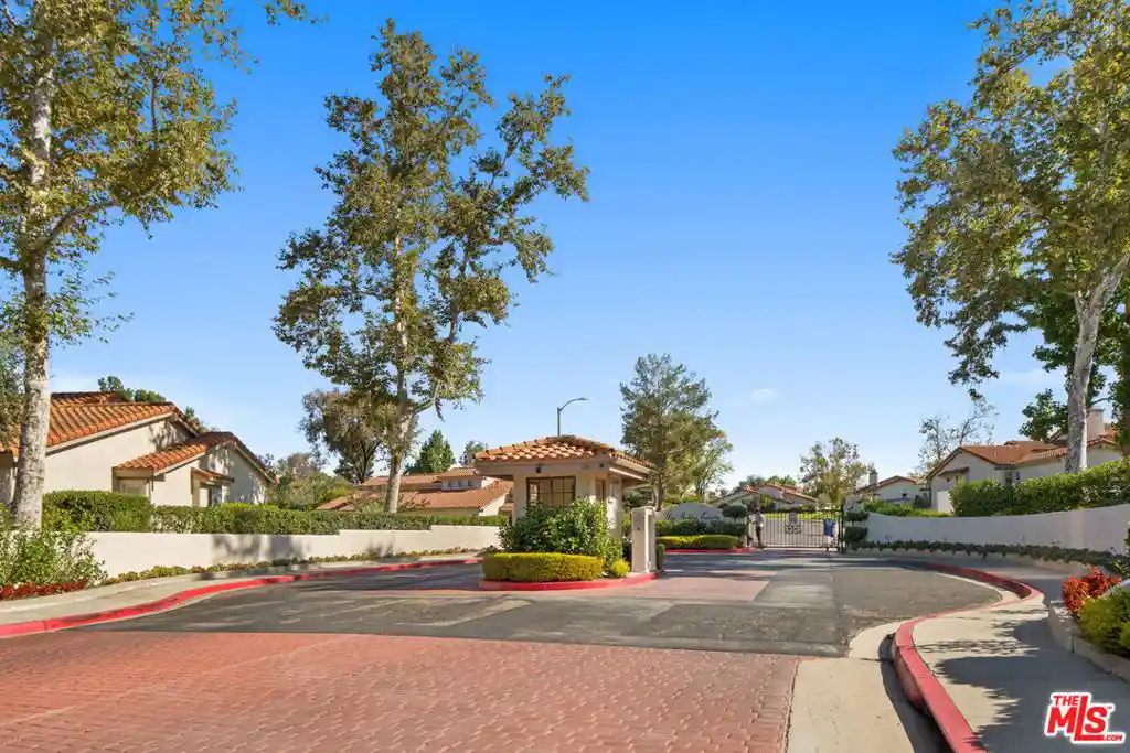 Condo for sale at 308 Pebble Beach Dr, Newbury Park, CA 91320 | MLS# 26994335