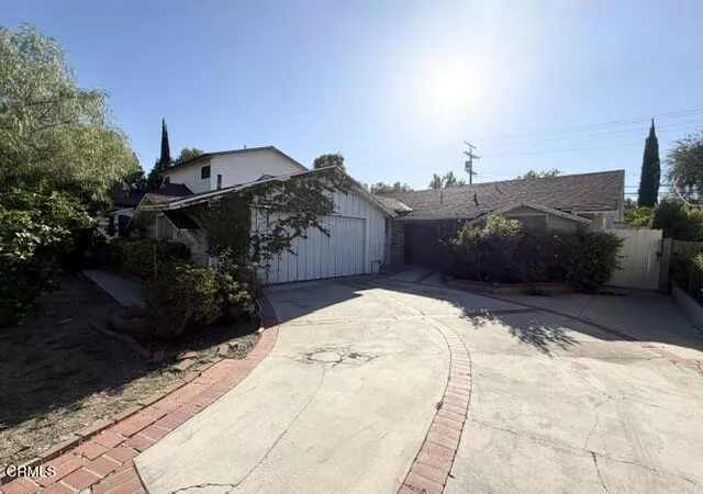 Photo 1 of Single family home for sale at 5213 Don Pio Dr, Woodland Hills, CA 91364 | MLS# V1-39063 | Listing updated on 2026-10-03