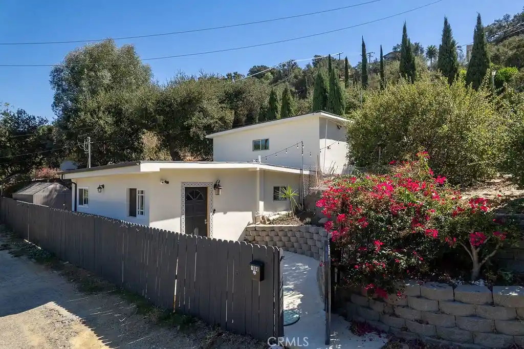 Photo 1 of Single family home for sale at 1068 Loma Ln, Simi Valley, CA 93063 | MLS# SR26212877 | Listing updated on 2026-10-25