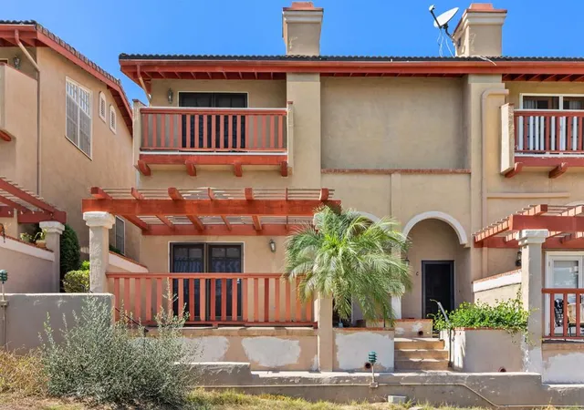 Photo 3 of Townhouse for sale at 2583 Navarra Dr #D, Carlsbad, CA 92009 | MLS# NDP2609220 | Listing updated on 2026-10-09