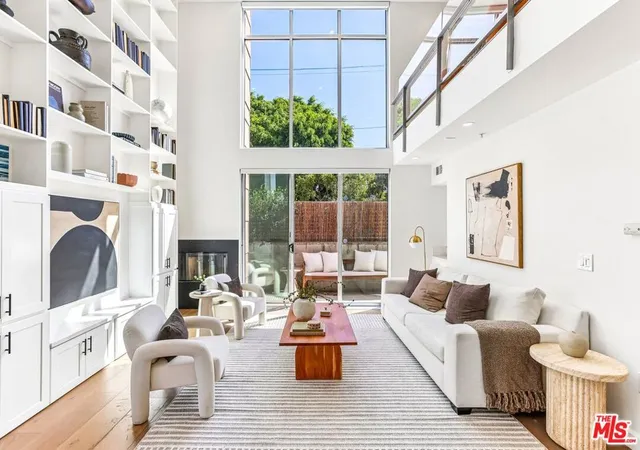 Listing Photo 4 - Condo for sale in building located at 5806 Waring Ave, Los Angeles, CA 90038 - Unit #7