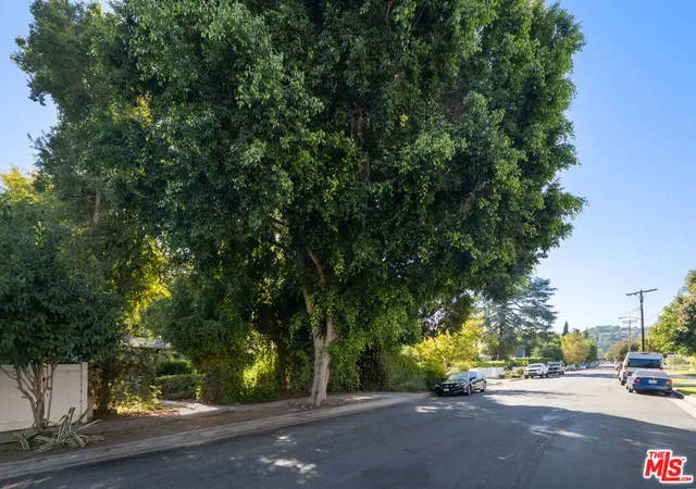 Photo 2 of Single family home for sale at 4480 Colbath Ave, Sherman Oaks, CA 91423 | MLS# 26876203 | Listing updated on 2026-10-10