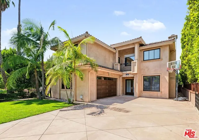 Single family home for sale at 419 N Laurel Ave, Los Angeles, CA 90048 | MLS# 26996433