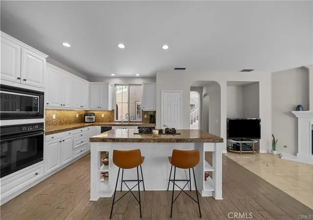 Photo 4 of Single family home for sale at 26811 Brookhollow Dr, Valencia, CA 91355 | MLS# SR26215445 | Listing updated on 2026-10-09