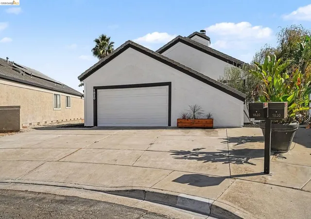 Photo 2 of Single family home for sale at 1820 Surfside Ct, Discovery Bay, CA 94505 | MLS# 41150215 | Listing updated on 2026-10-10