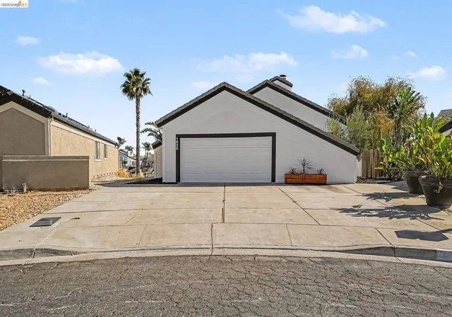 Photo 3 of Single family home for sale at 1820 Surfside Ct, Discovery Bay, CA 94505 | MLS# 41150215 | Listing updated on 2026-10-10