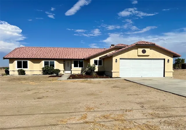 Single family home for sale at 13377 Paramount Rd, Phelan, CA 92371 | MLS# DW26215589