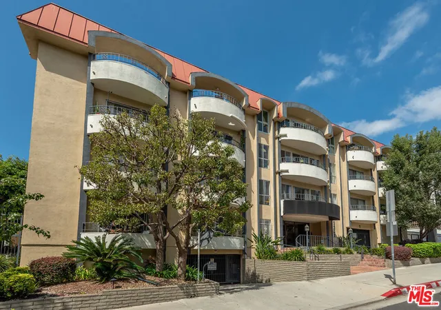 Photo 2 of Condo for sale at 1221 N Kings Rd #305, West Hollywood, CA 90069 | MLS# 26989405 | Listing updated on 2026-10-10