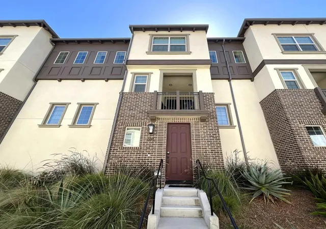 Townhouse for sale at 895 Slate St, San Marcos, CA 92078 | MLS# NDP2609238
