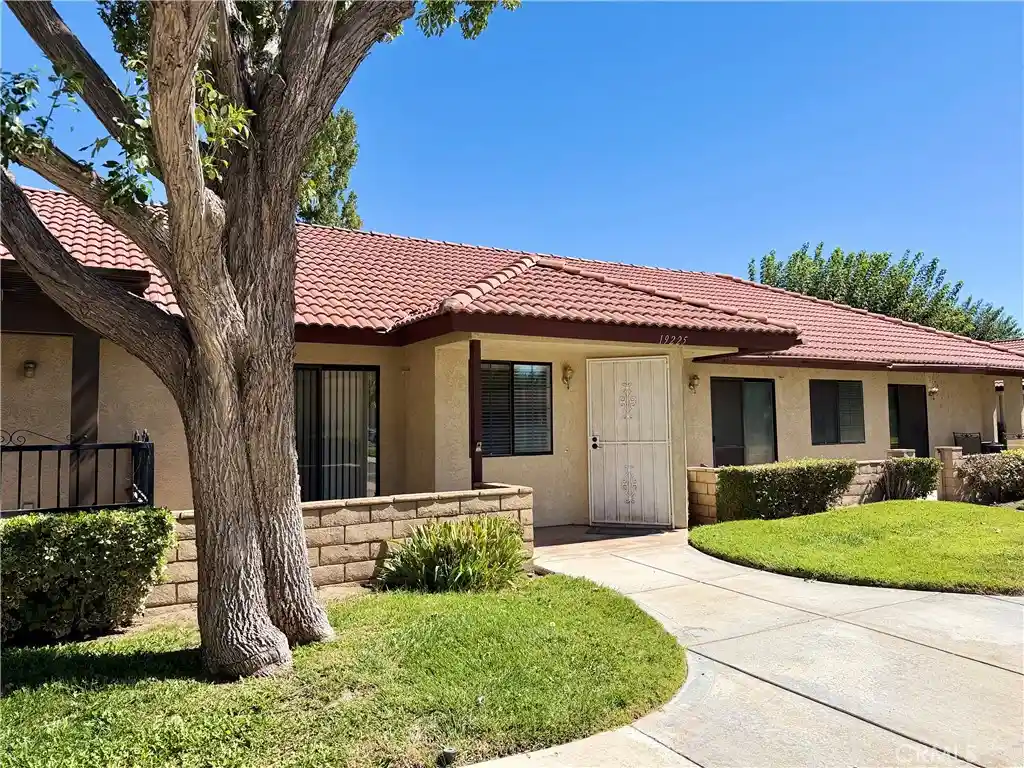 Condo for sale at 19225 Elm Dr, Apple Valley, CA 92308 | MLS# HD26215420