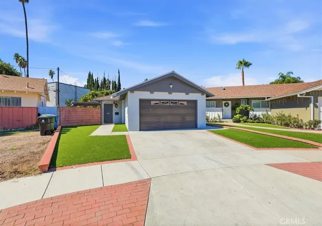 Photo 2 of Single family home for sale at 7227 Whitaker Ave, Van Nuys, CA 91406 | MLS# IV26214612 | Listing updated on 2026-10-04