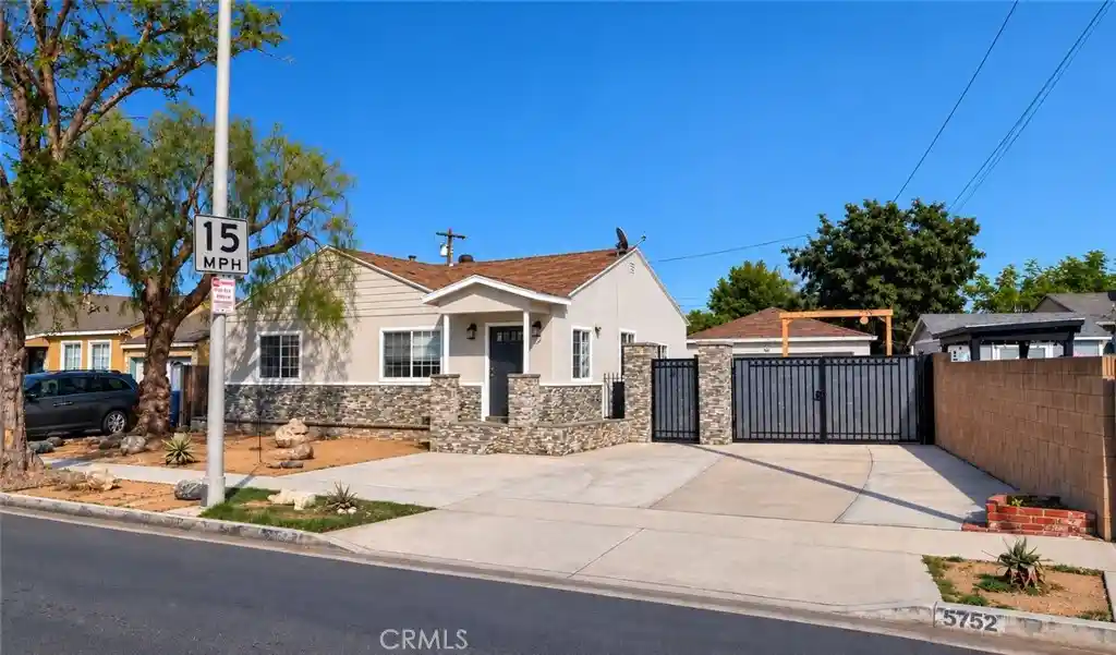 Photo 1 of Sale Pending at 5752 Chestnut, Long Beach, CA 90805 | MLS# RS26215462 | Listing updated on 2026-10-27
