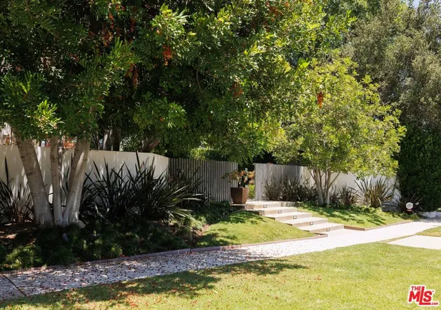 Photo 2 of Single family home for sale at 880 Canterbury Rd, San Marino, CA 91108 | MLS# 26996487 | Listing updated on 2026-10-11