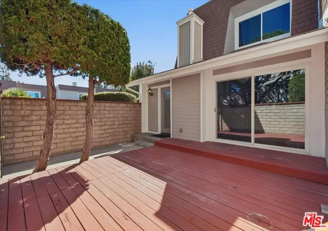 Photo 3 of Condo for sale at 13065 Mindanao Way #8, Marina Del Rey, CA 90292 | MLS# 26995981 | Listing updated on 2026-10-10