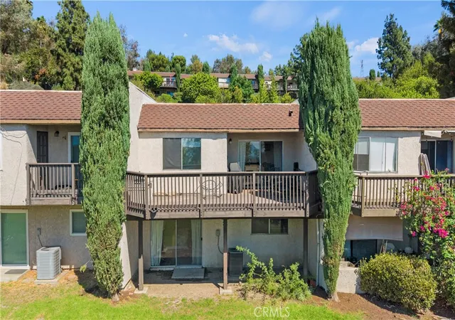 Townhouse for sale at 15612 Hillview, Granada Hills, CA 91344 | MLS# SR26215795