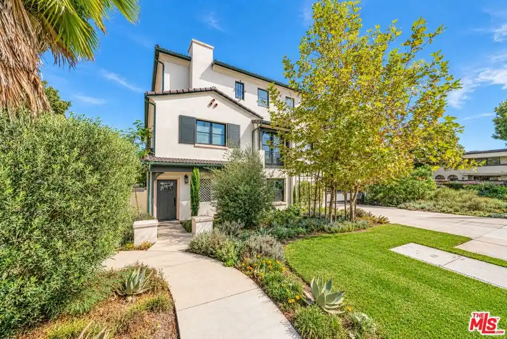 Townhouse for sale at 1022 La Cadena Ave #B, Arcadia, CA 91007 | MLS# 26915941