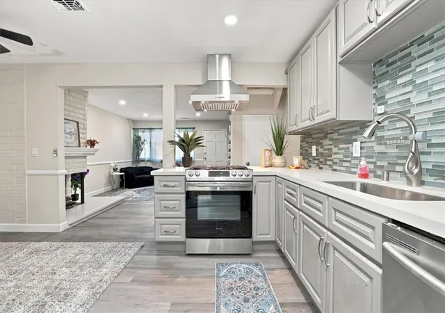 Photo 3 of Condo for sale at 13656 Red Hl, Tustin, CA 92780 | MLS# IG26215585 | Listing updated on 2026-10-10